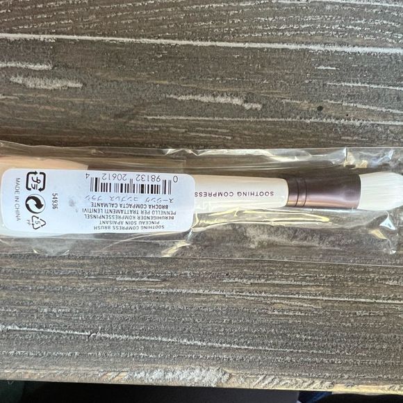 BareMinerals Double Ended Soothing Compress  Brush NEW - Picture 2 of 2